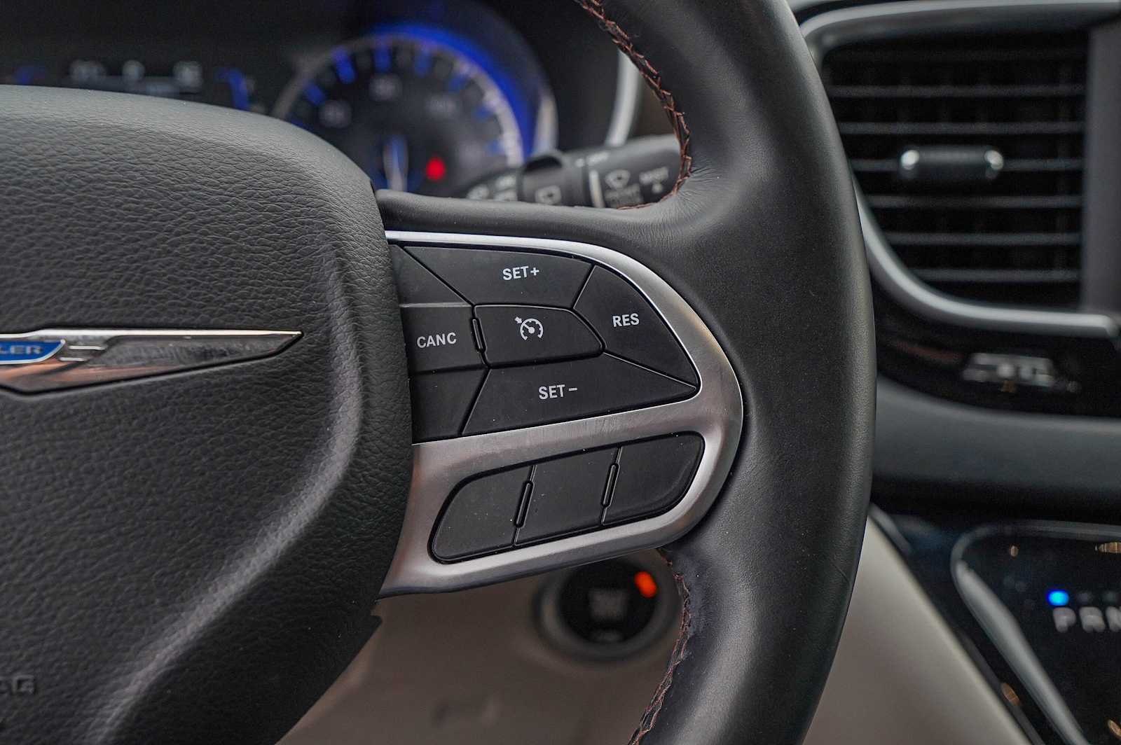 Thumbnail: 2018 Chrysler Pacifica - 18