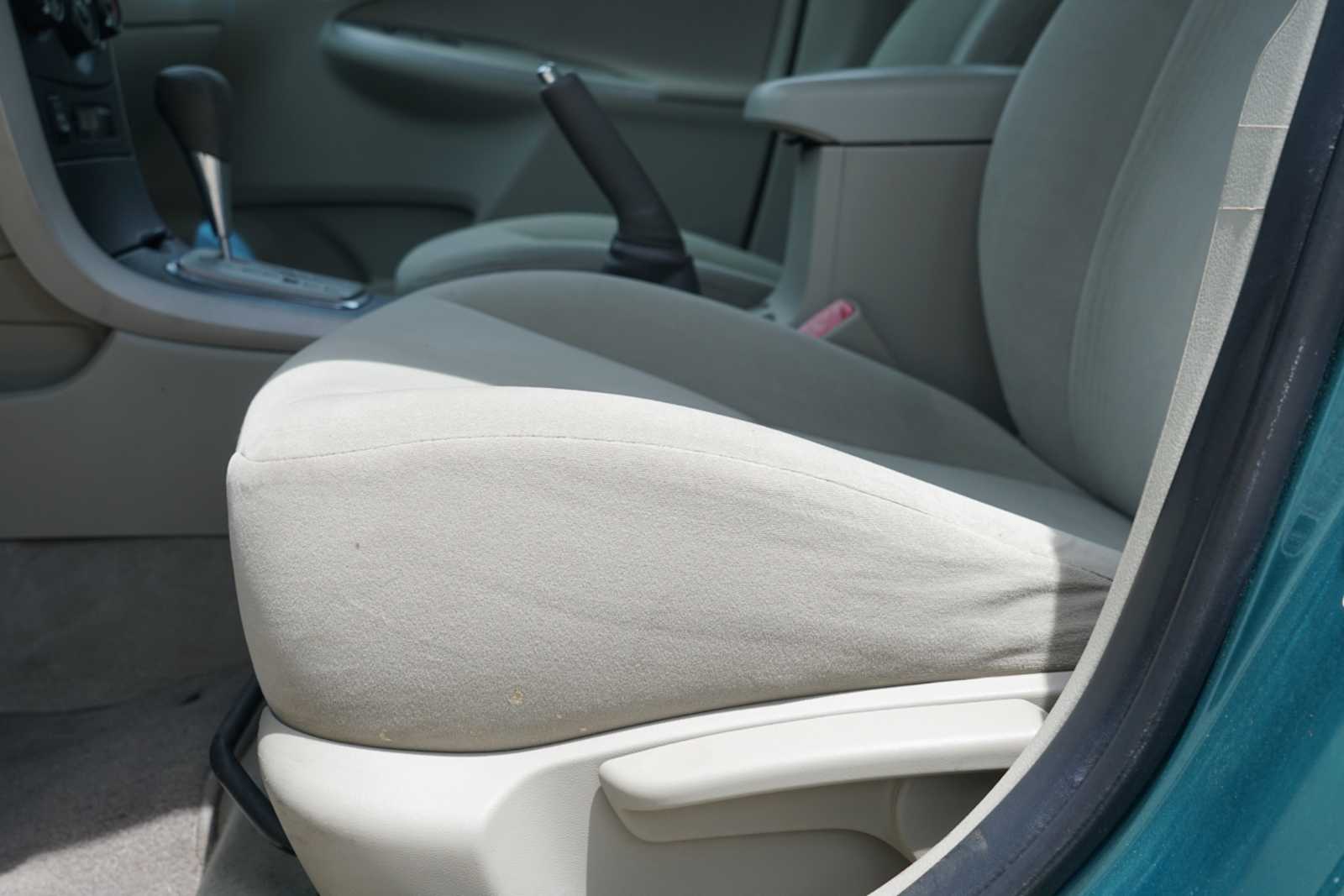 Thumbnail: 2010 Toyota Corolla - 18