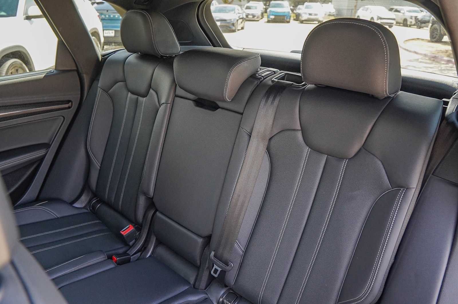 Thumbnail: 2023 Audi SQ5 - 31