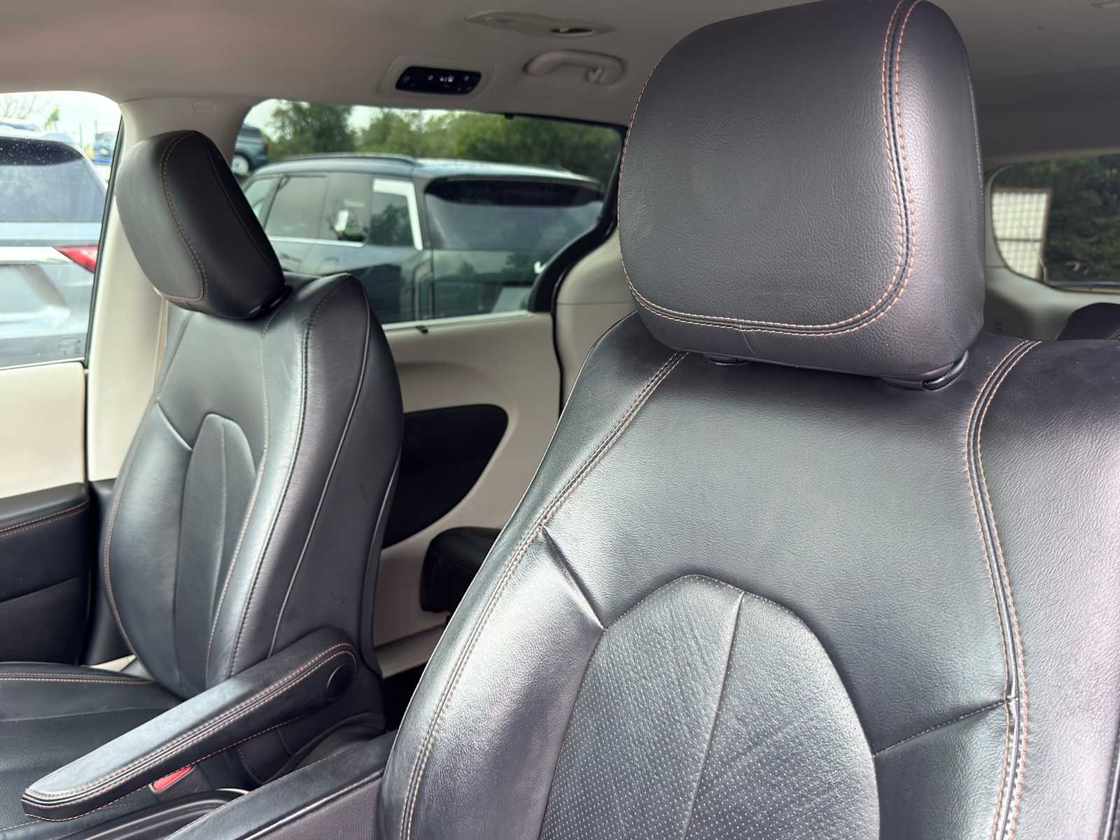 Thumbnail: 2018 Chrysler Pacifica - 11