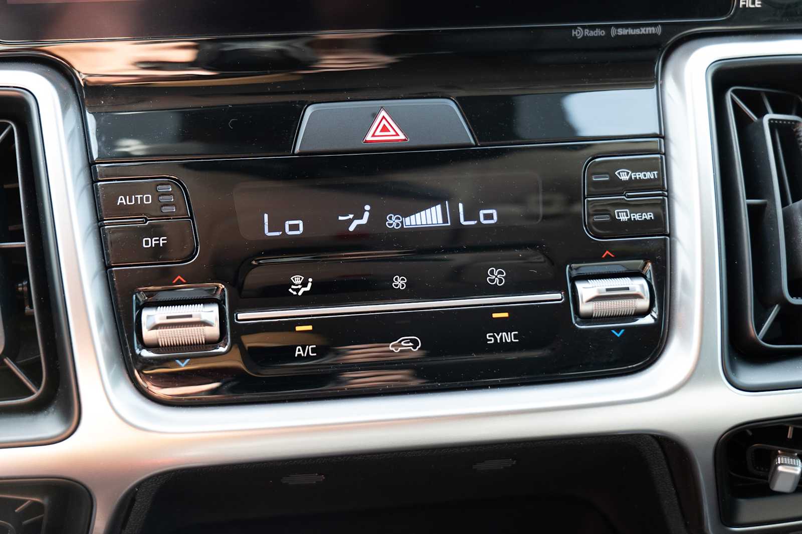 Thumbnail: 2022 Kia Sorento - 17