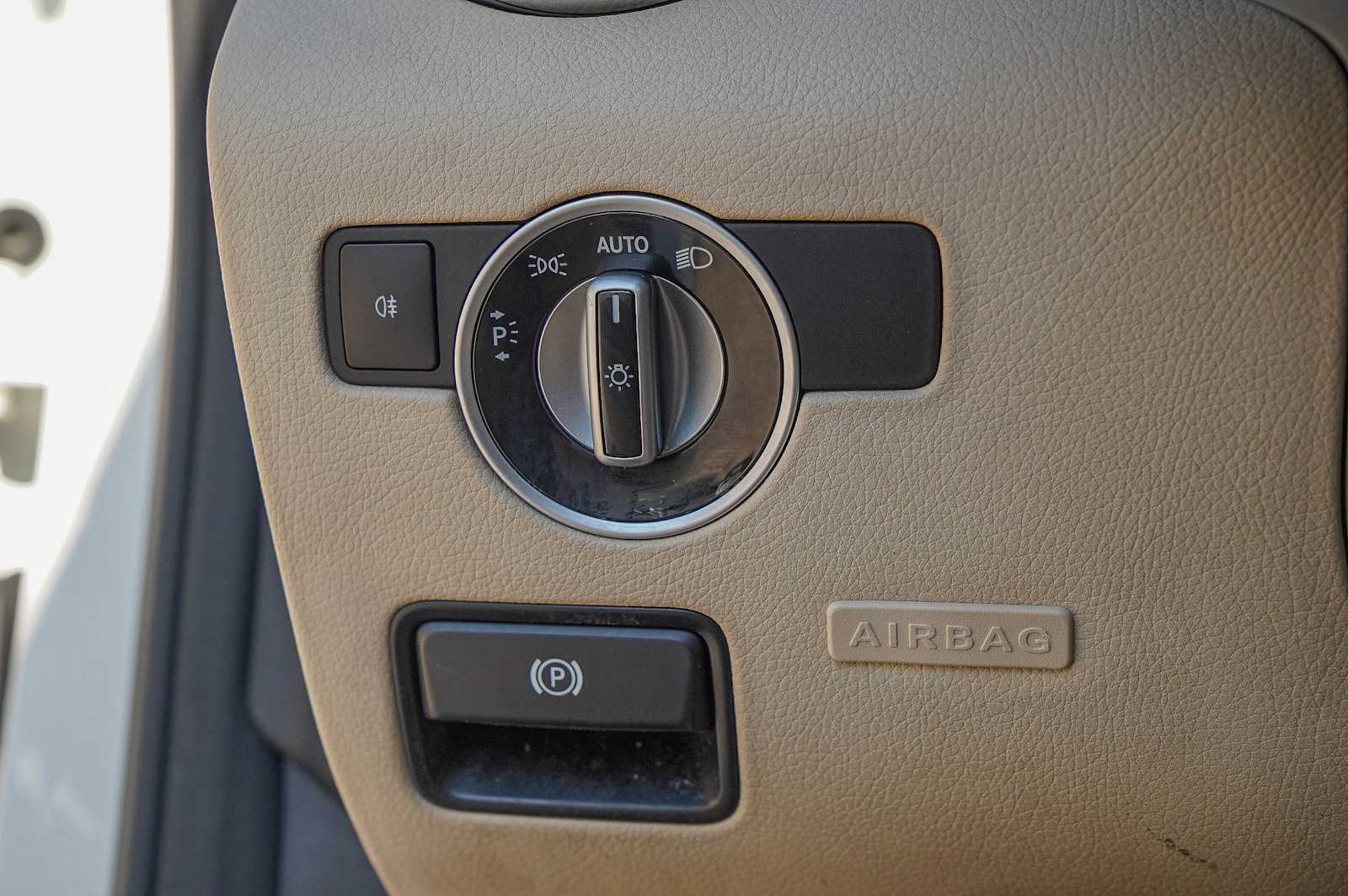 Thumbnail: 2015 Mercedes-Benz SLK - 19