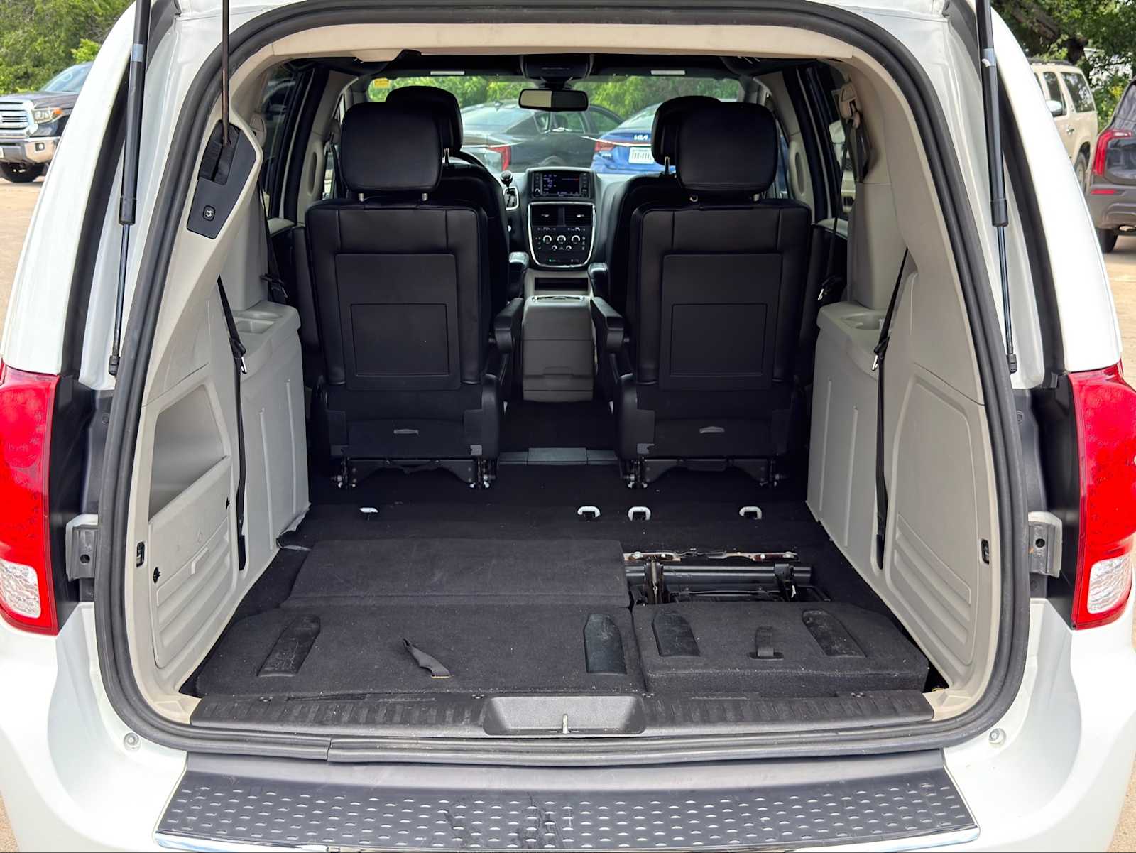 Thumbnail: 2019 Dodge Grand Caravan - 6