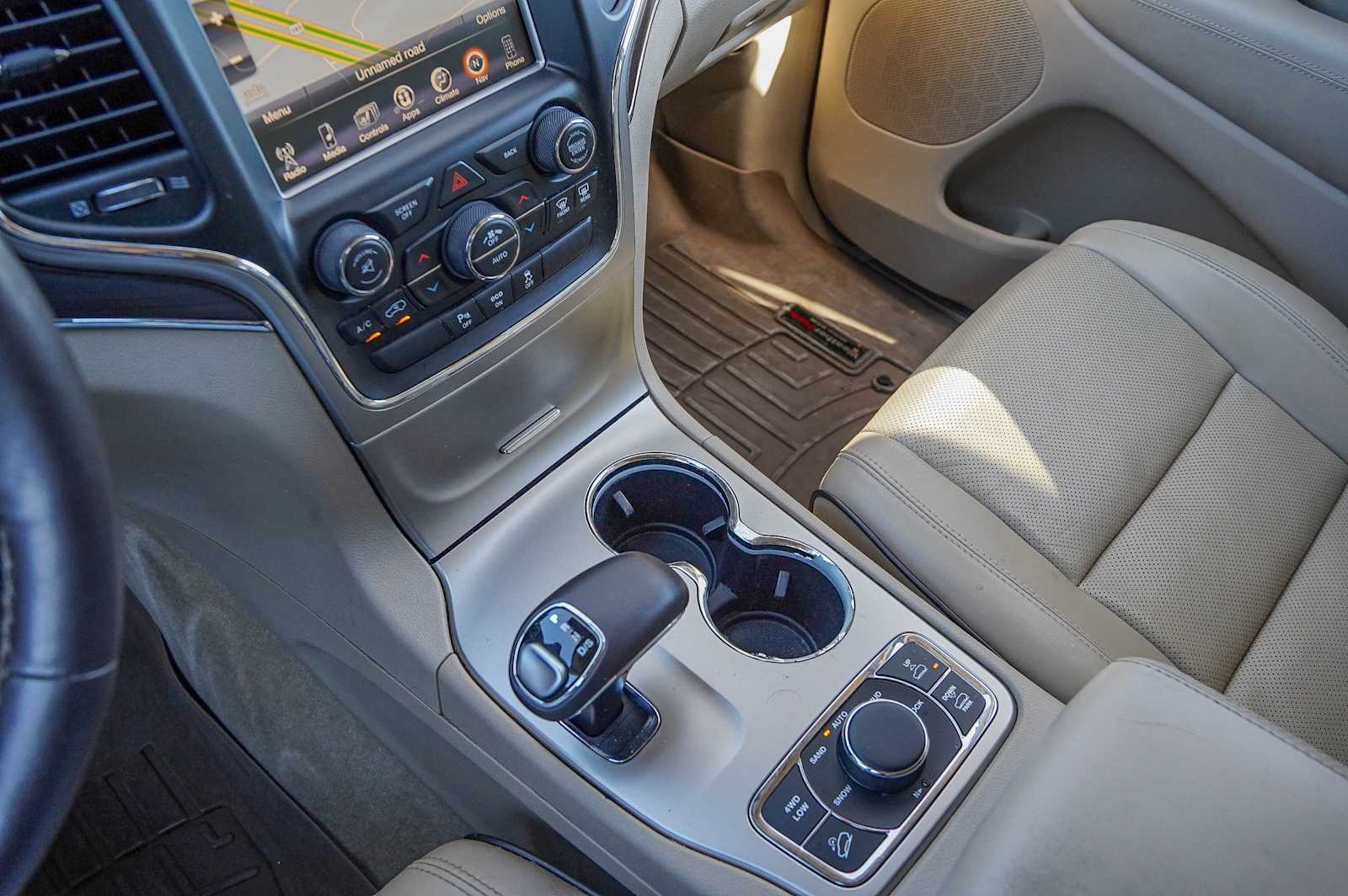 Thumbnail: 2015 Jeep Grand Cherokee - 19