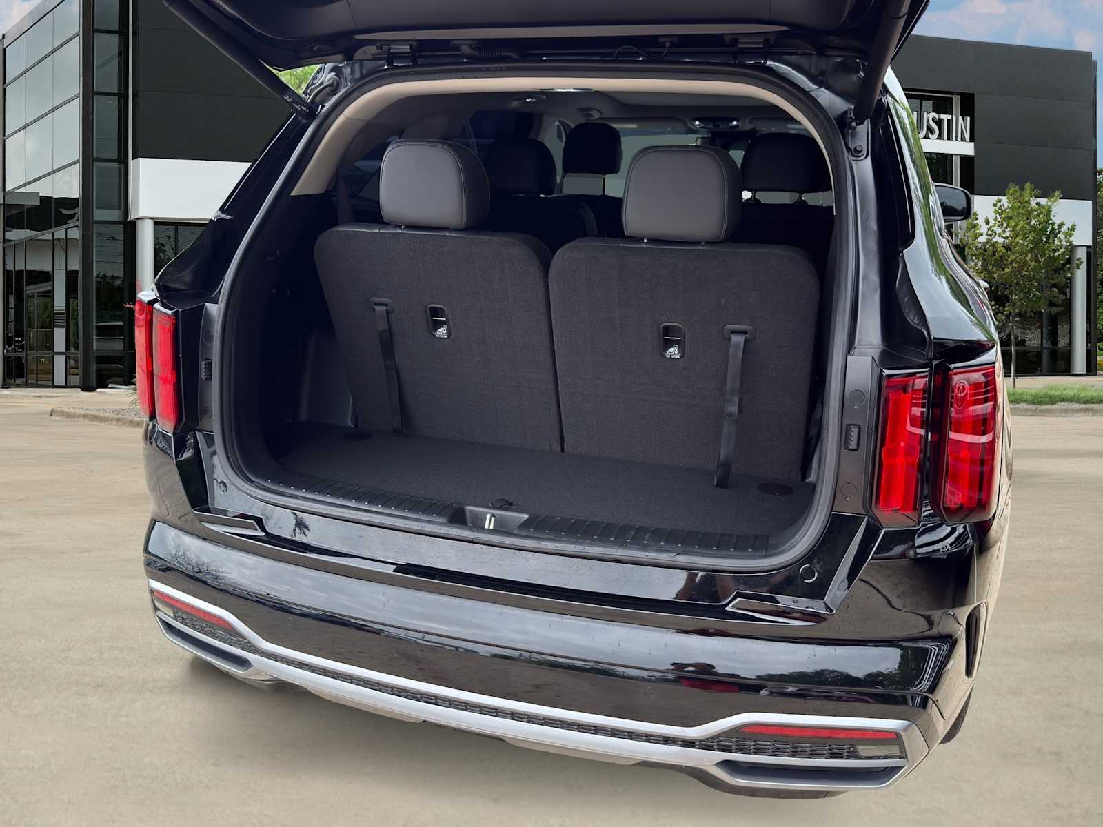 Thumbnail: 2023 Kia Sorento - 7