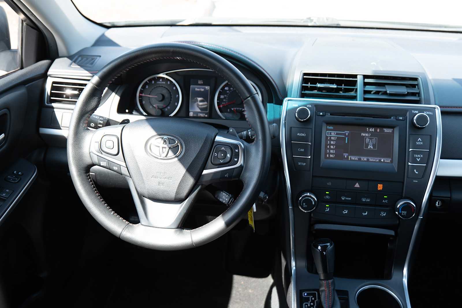 Thumbnail: 2015 Toyota Camry - 27