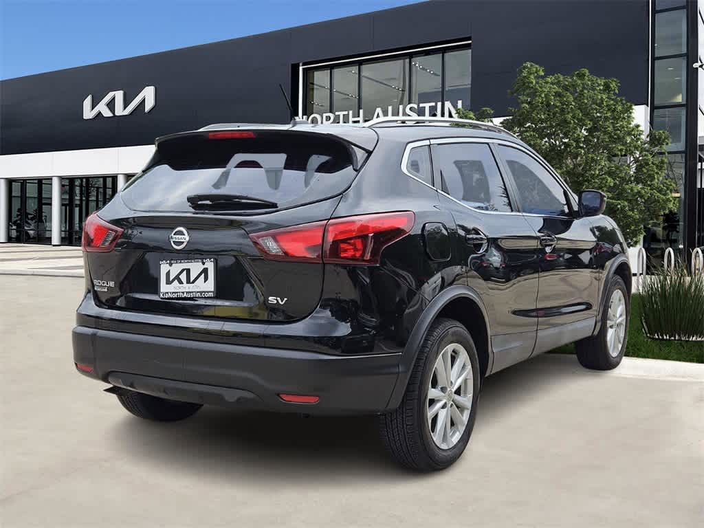 Thumbnail: 2017 Nissan Rogue Sport - 6
