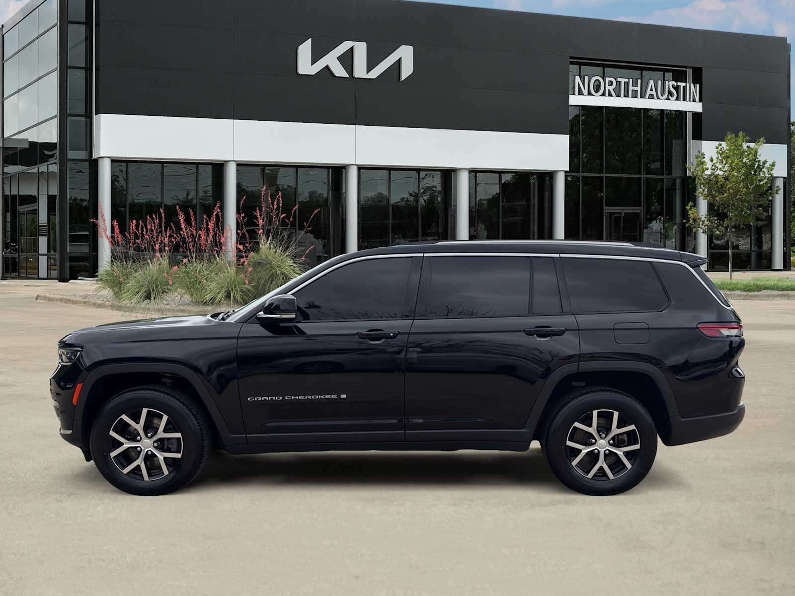 Thumbnail: 2023 Jeep Grand Cherokee - 4