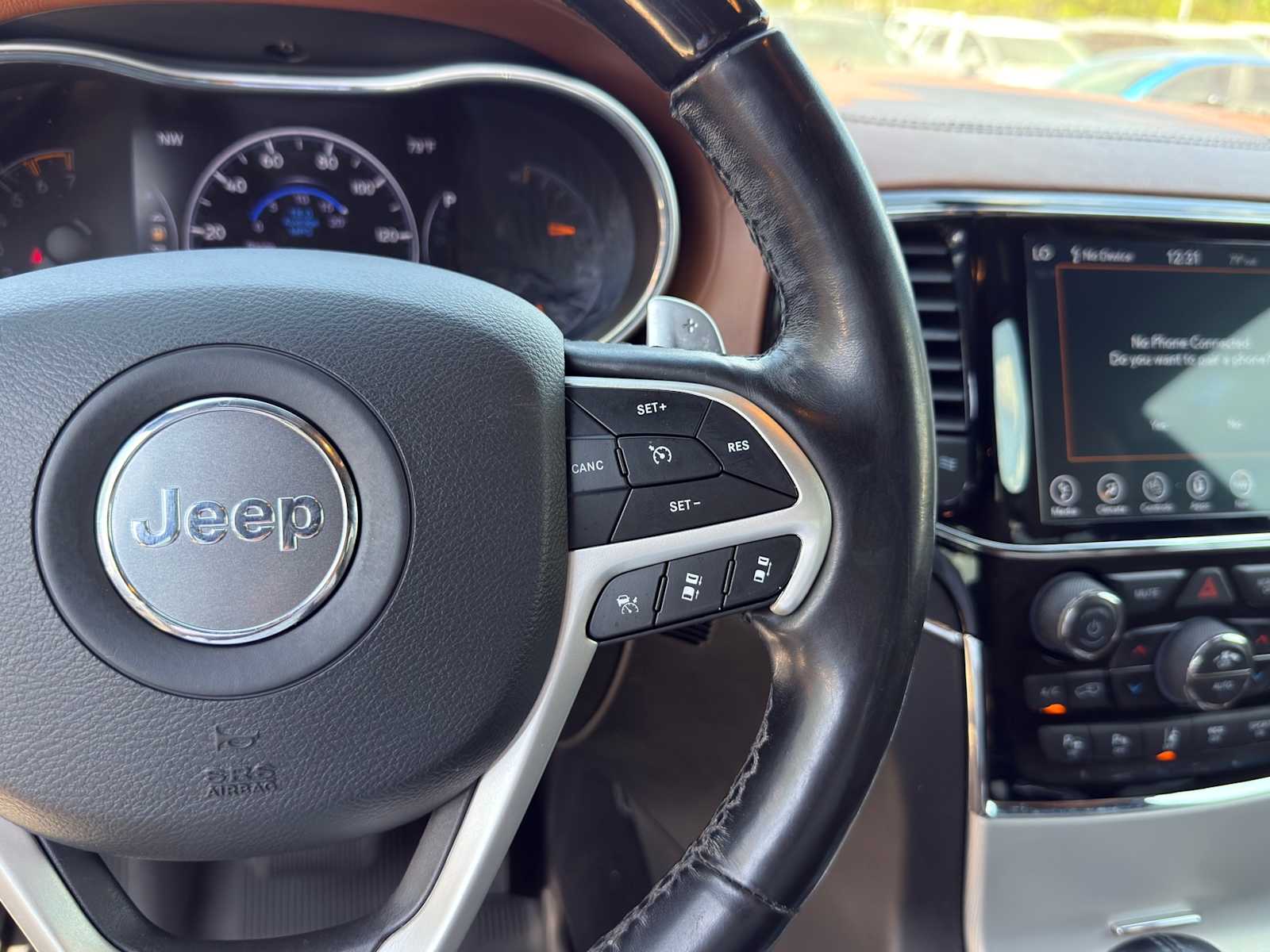 Thumbnail: 2020 Jeep Grand Cherokee - 20