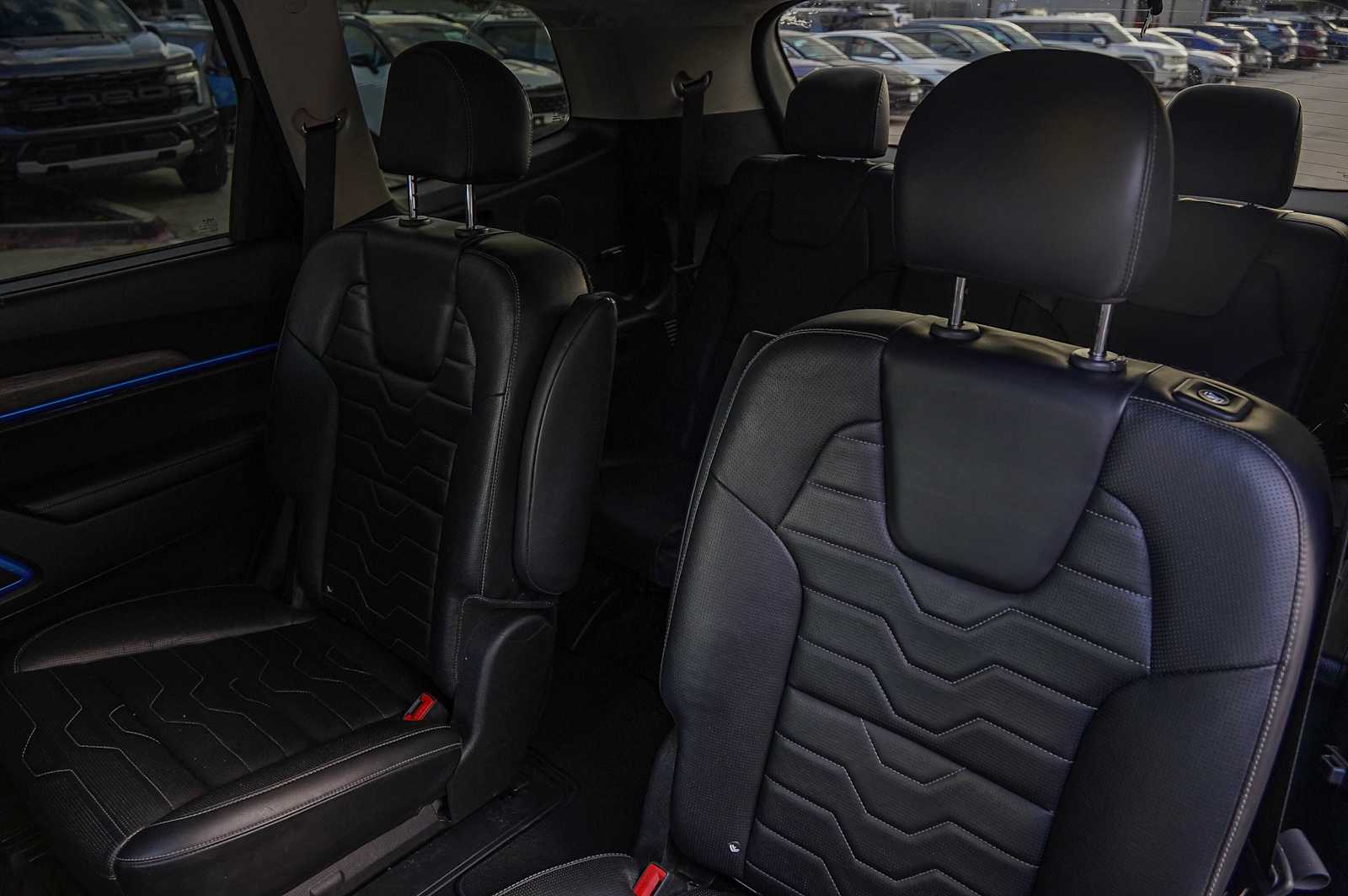 Thumbnail: 2022 Kia Telluride - 32