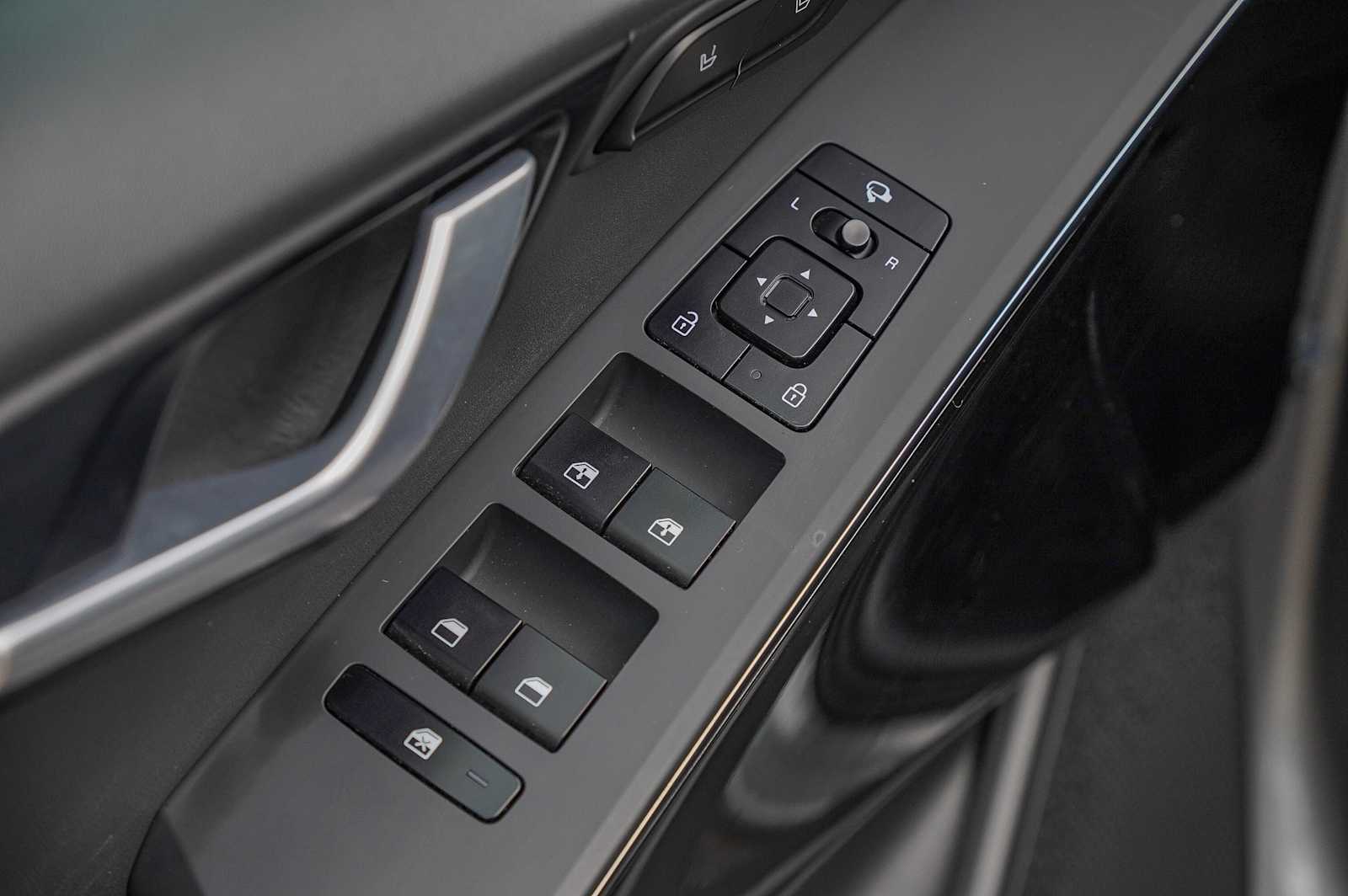 Thumbnail: 2024 Kia Niro - 25