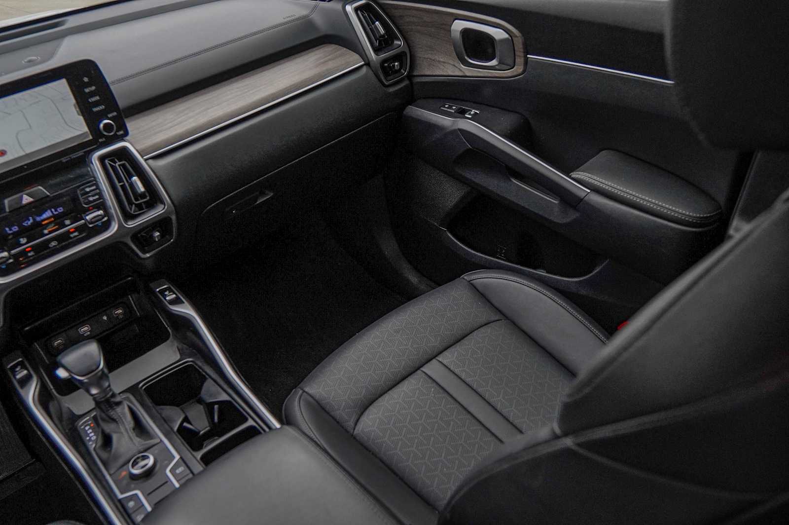 Thumbnail: 2023 Kia Sorento - 28