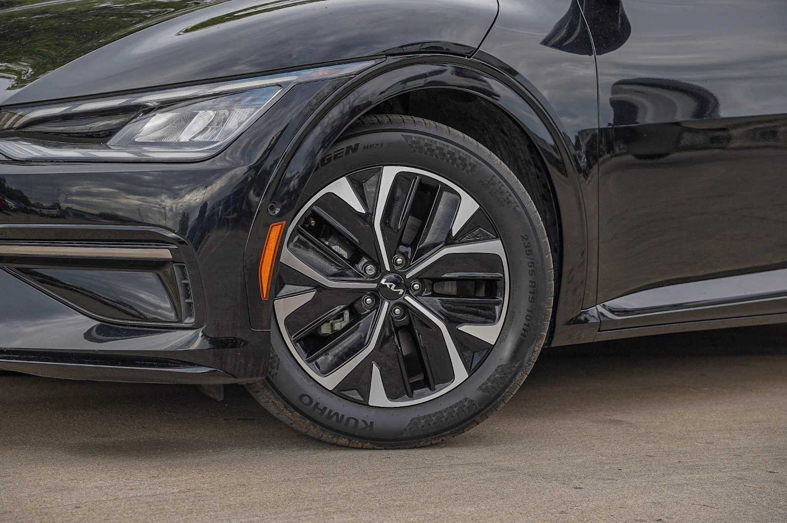 Thumbnail: 2022 Kia EV6 - 2