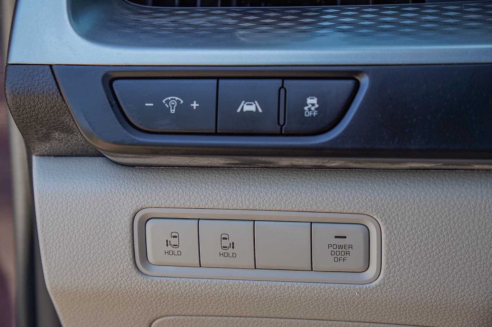 Thumbnail: 2022 Kia Carnival - 23