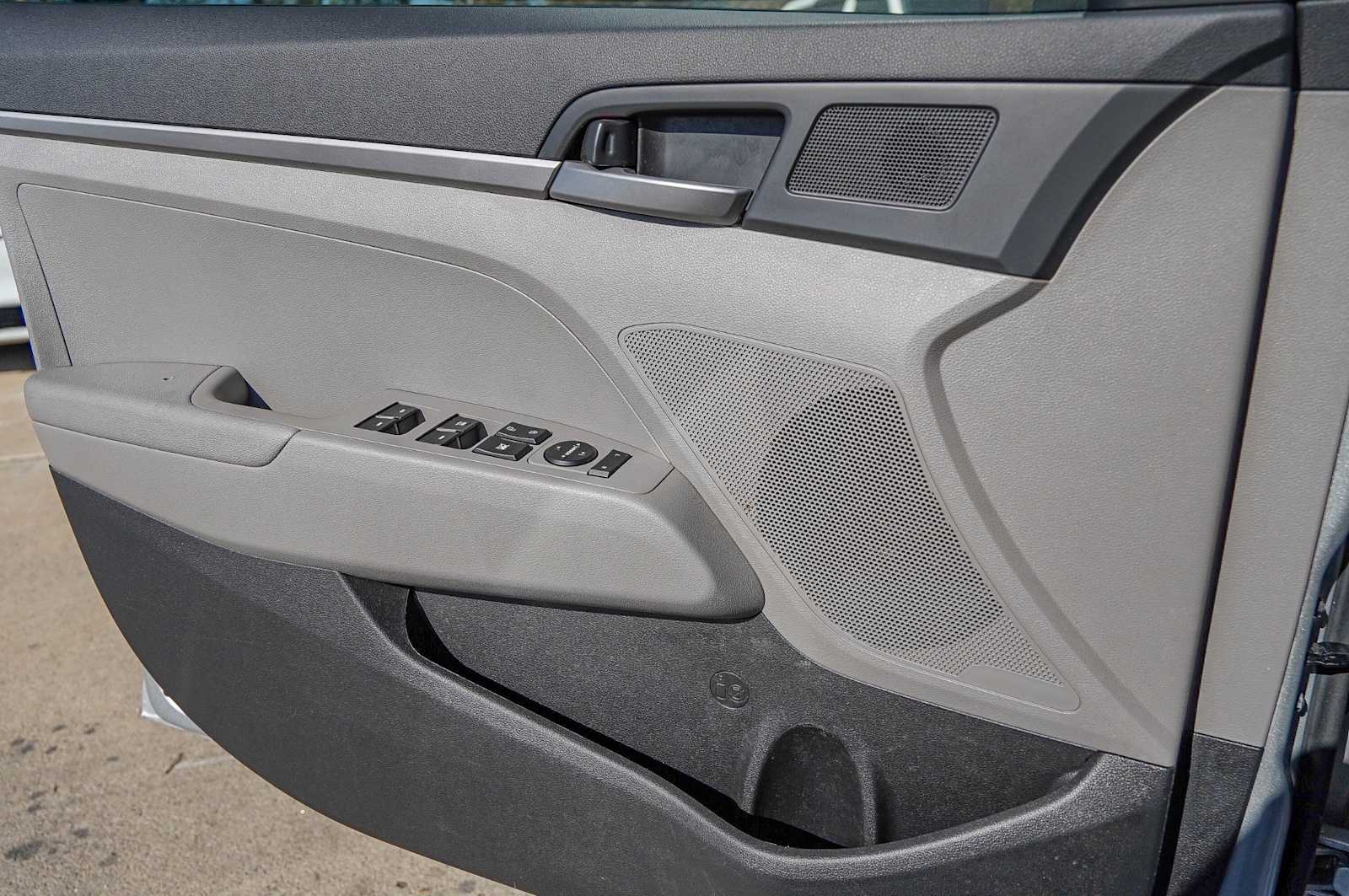 Thumbnail: 2017 Hyundai Elantra - 22