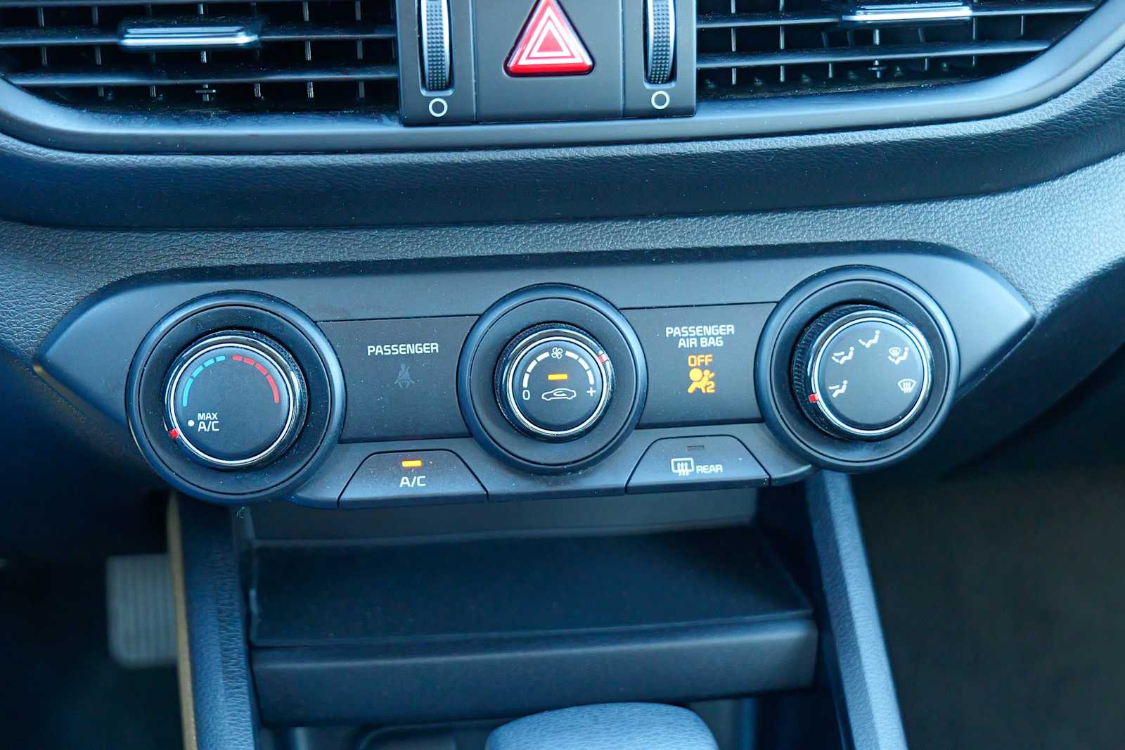 Thumbnail: 2024 Kia Forte - 17