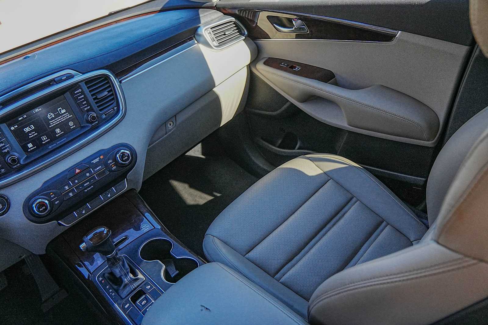 Thumbnail: 2018 Kia Sorento - 28