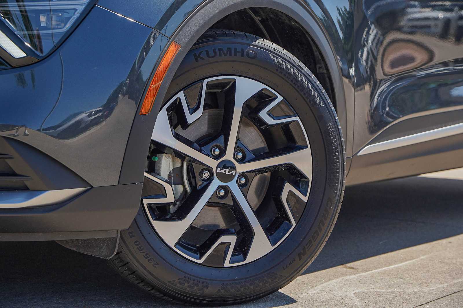 2024 Kia Sportage EX photo 2