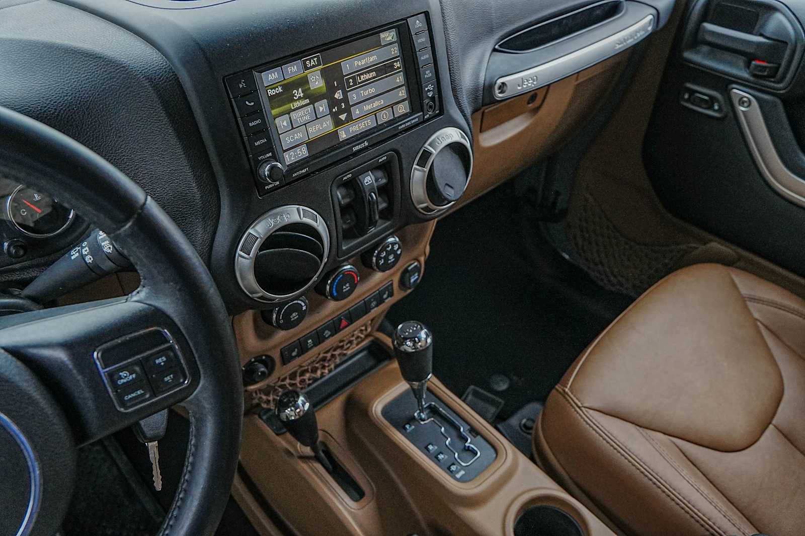 Thumbnail: 2015 Jeep Wrangler - 17