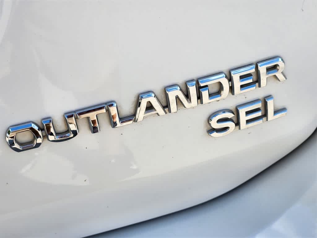 Thumbnail: 2019 Mitsubishi Outlander - 11