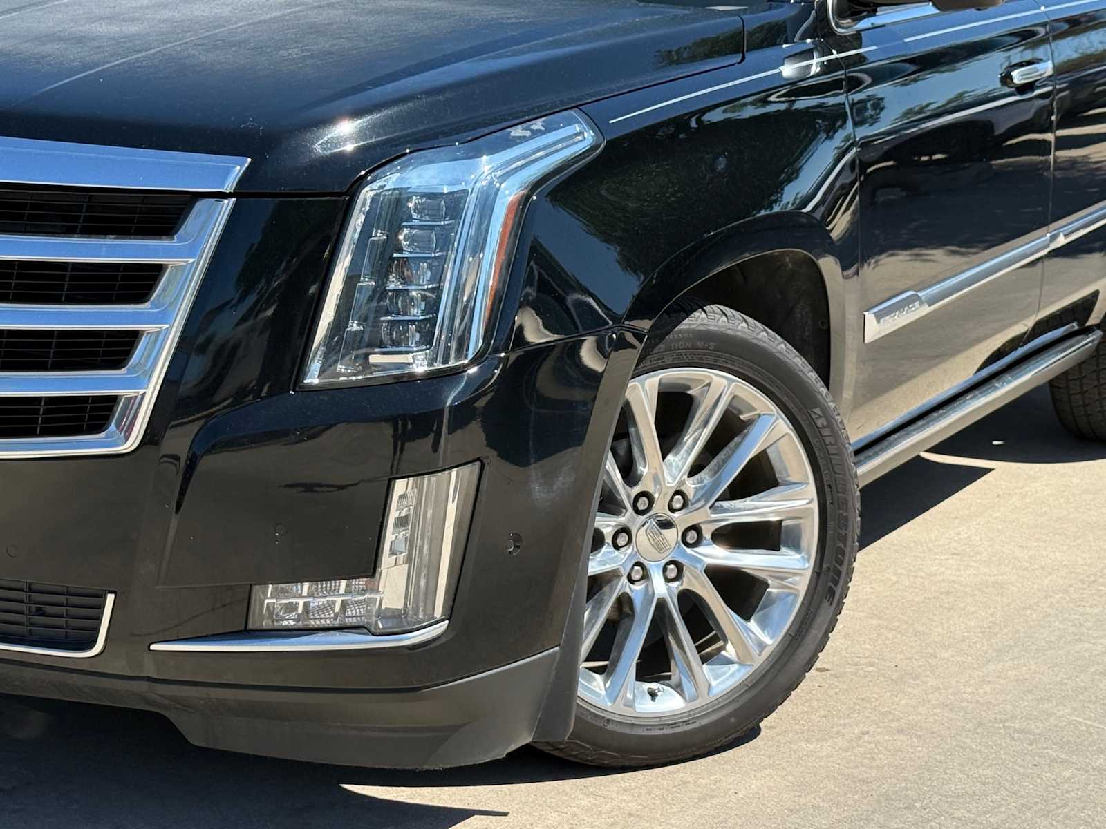 Thumbnail: 2017 Cadillac Escalade - 3