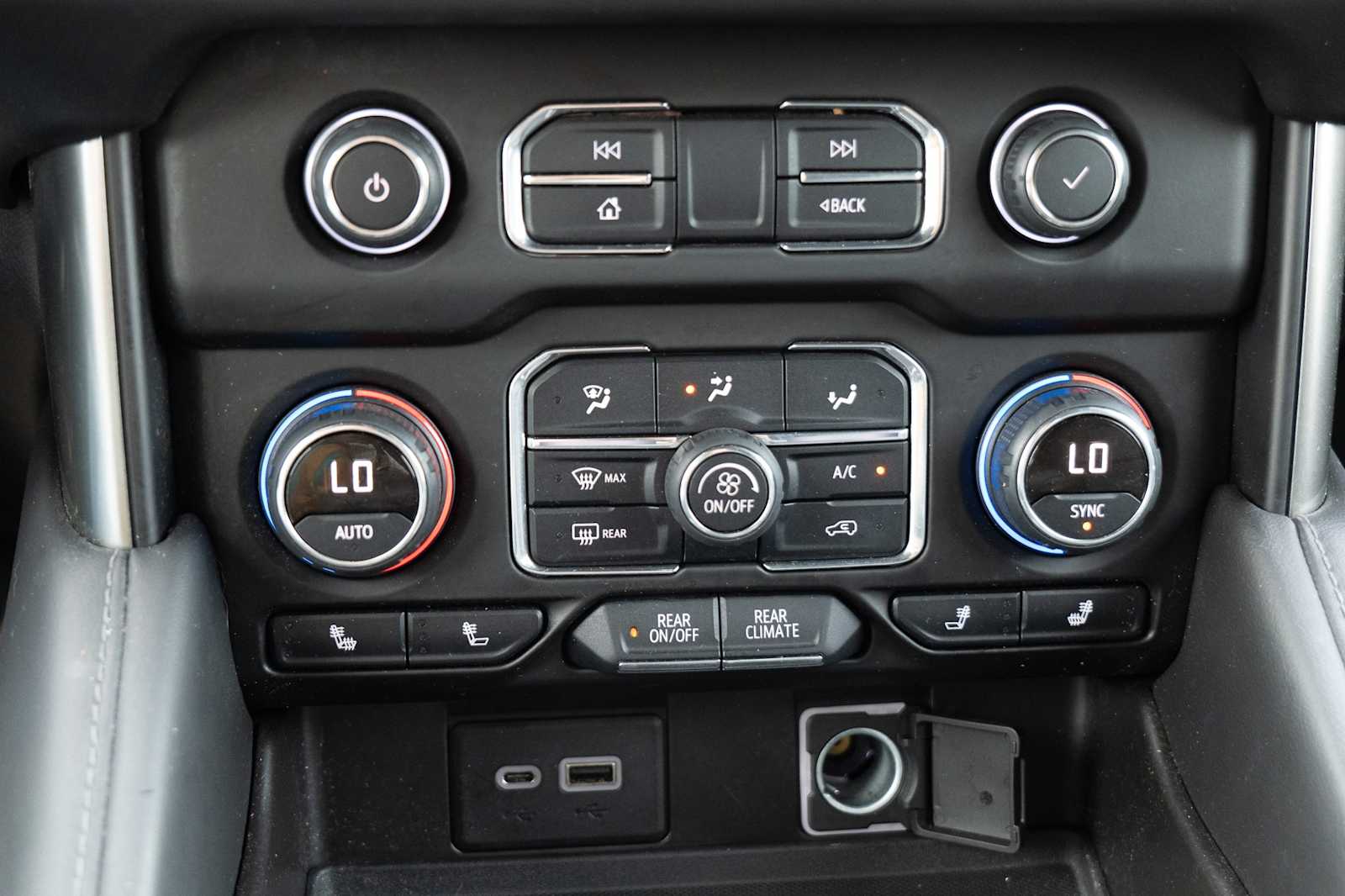 Thumbnail: 2021 Chevrolet Tahoe - 17