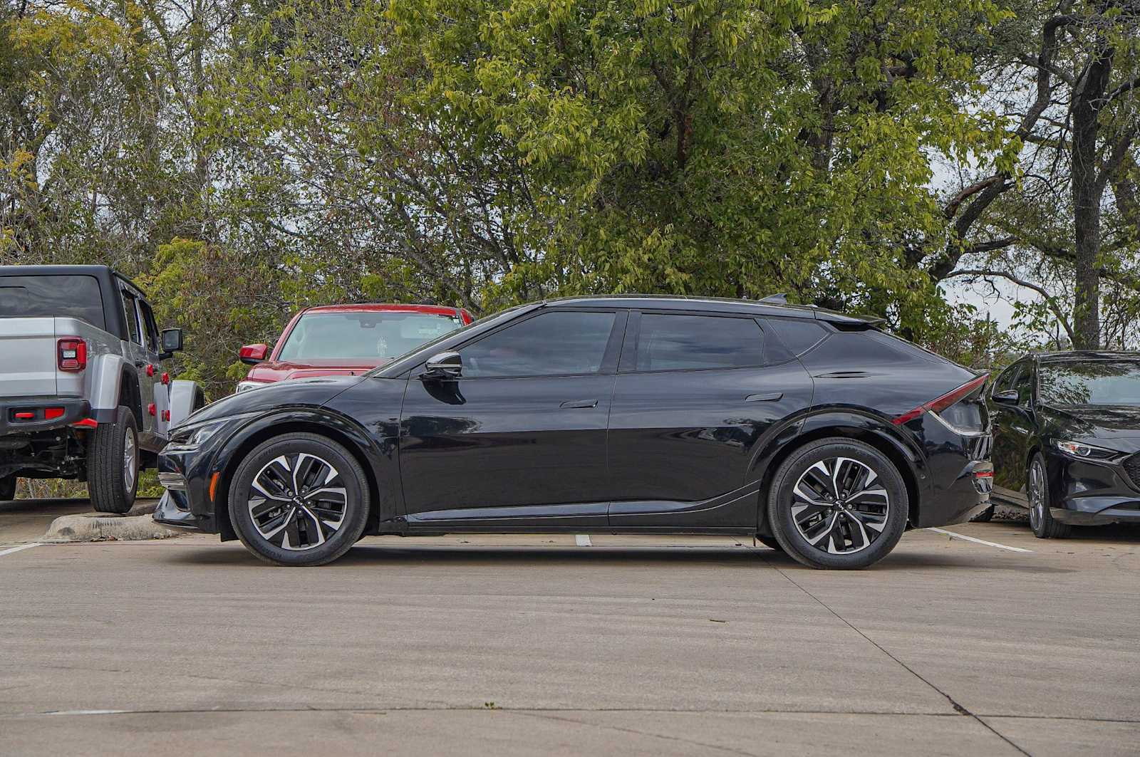 Thumbnail: 2022 Kia EV6 - 4