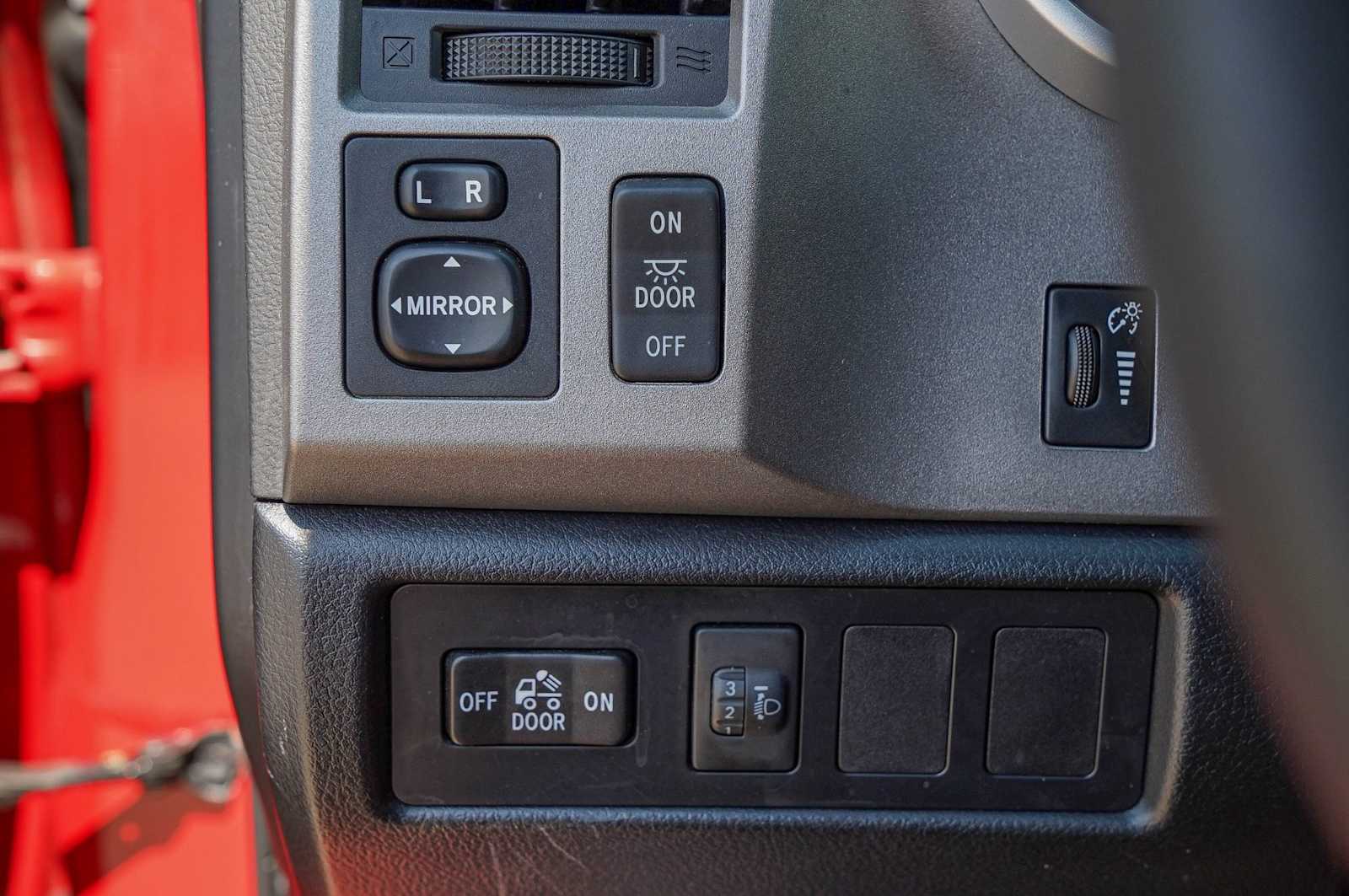 Thumbnail: 2011 Toyota Tundra - 18