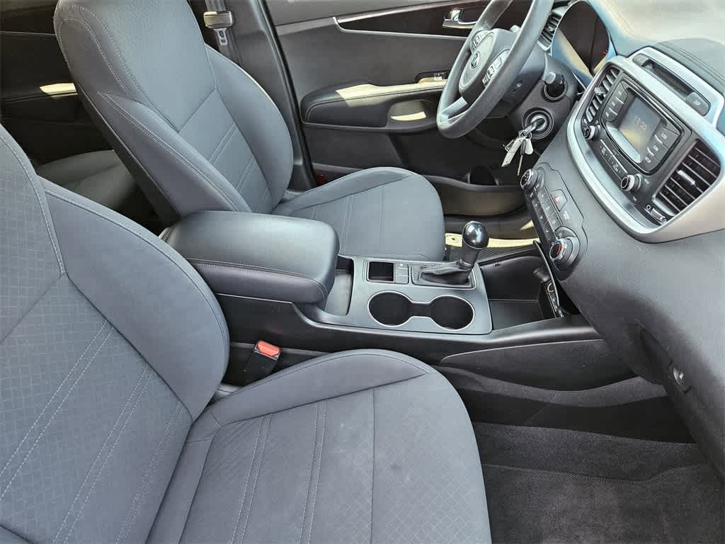 Thumbnail: 2017 Kia Sorento - 13