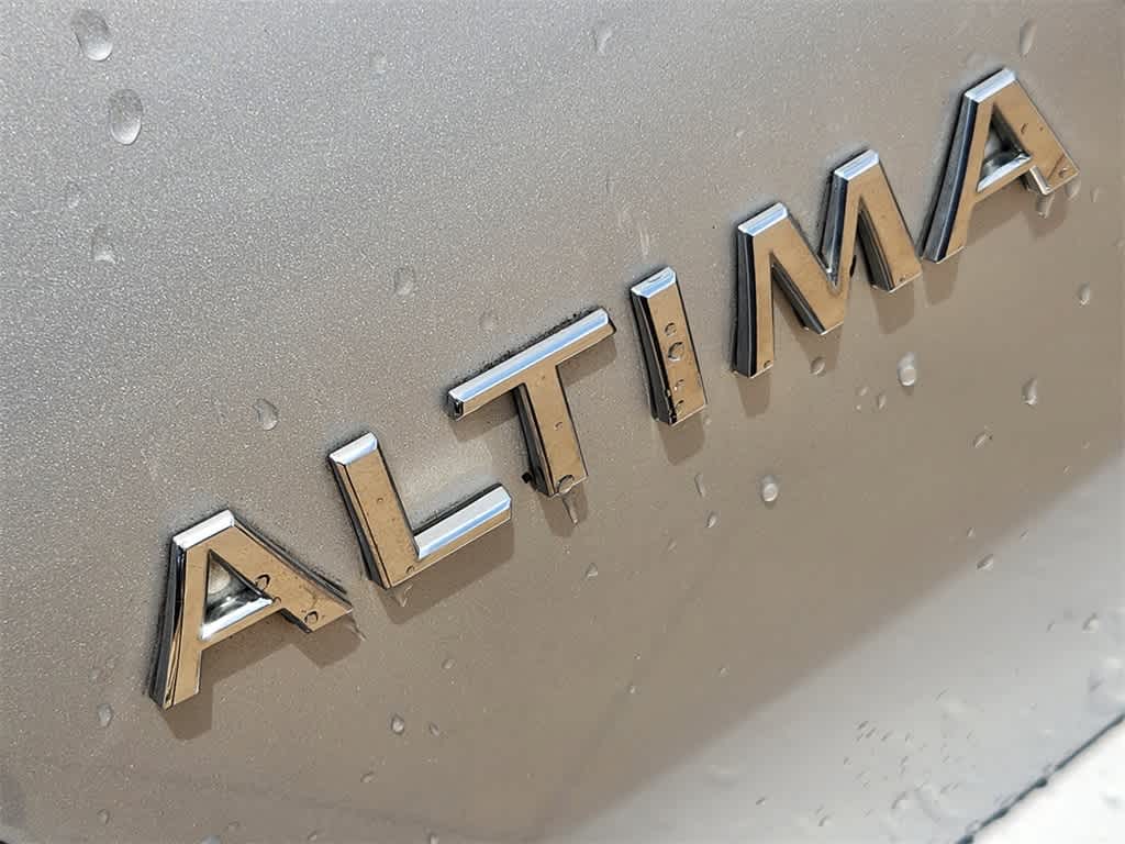 Thumbnail: 2011 Nissan Altima - 12