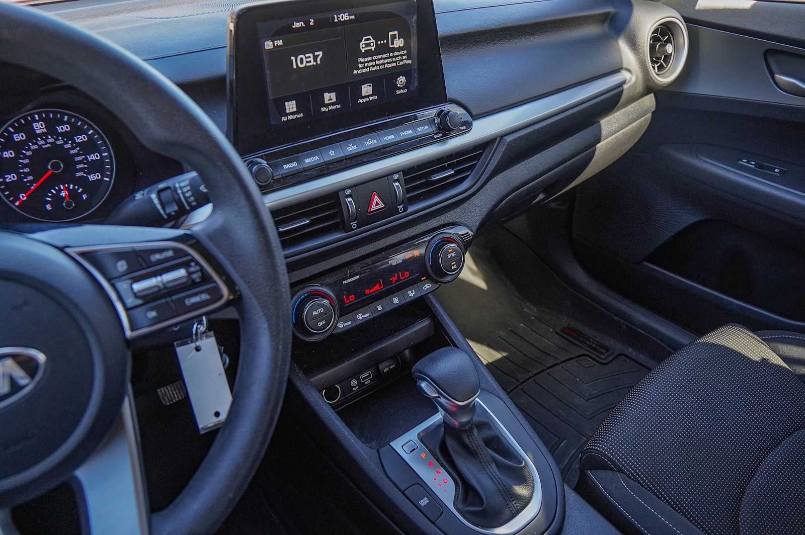 Thumbnail: 2019 Kia Forte - 17