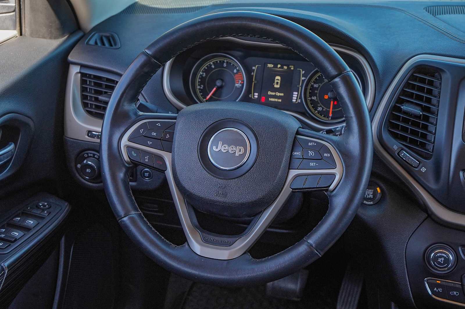 Thumbnail: 2016 Jeep Cherokee - 26