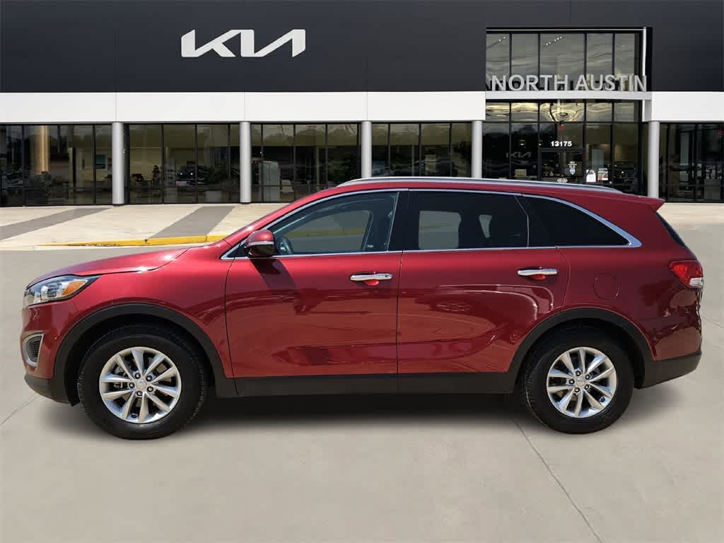 Thumbnail: 2017 Kia Sorento - 4