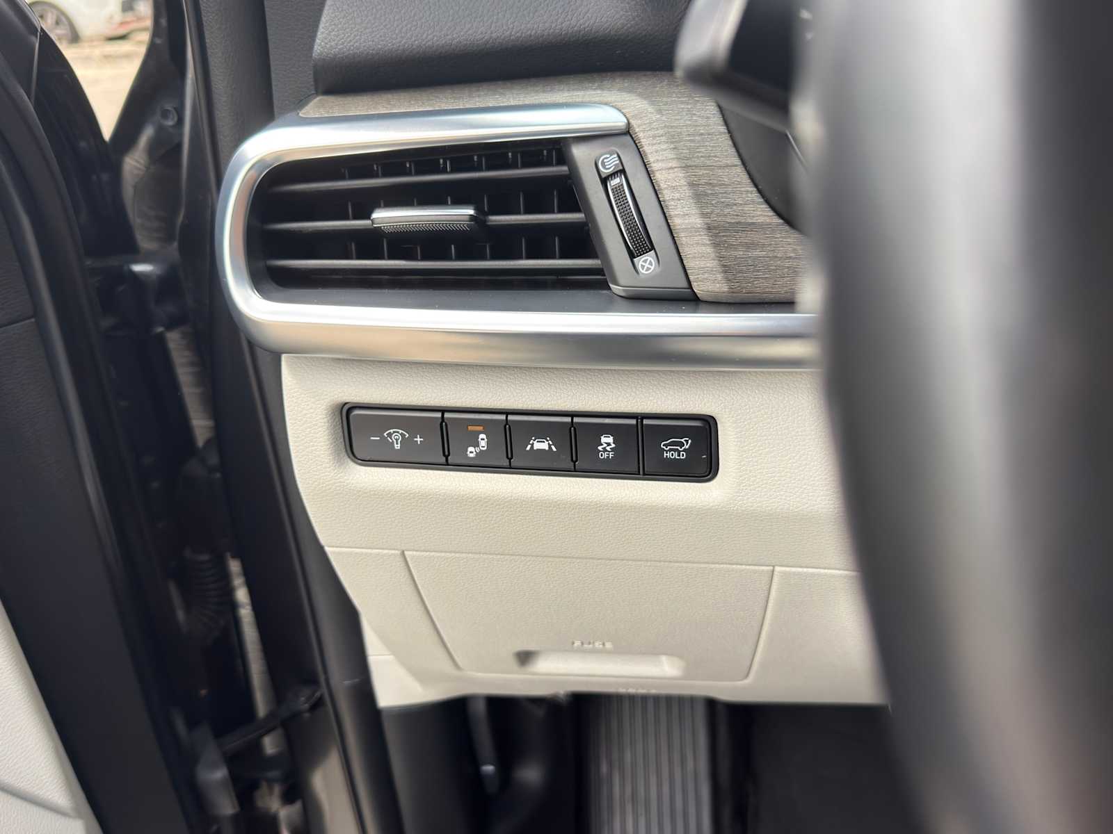 Thumbnail: 2022 Kia Telluride - 22