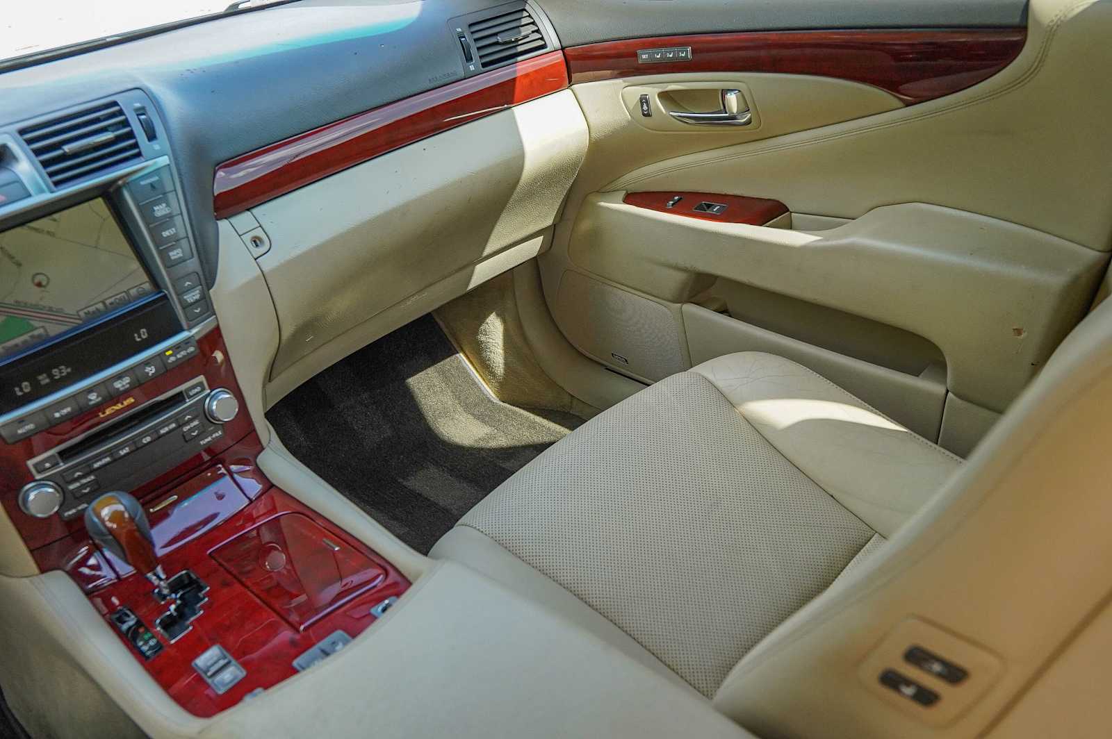 Thumbnail: 2012 Lexus LS - 30