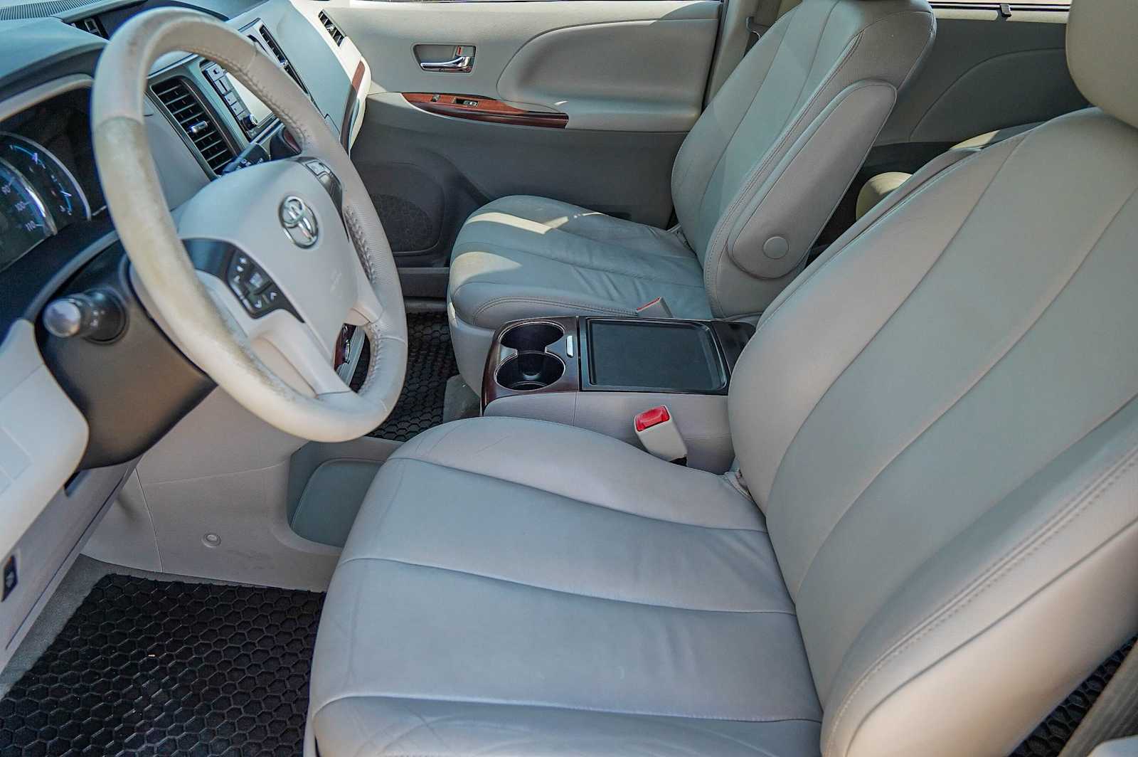 Thumbnail: 2013 Toyota Sienna - 11