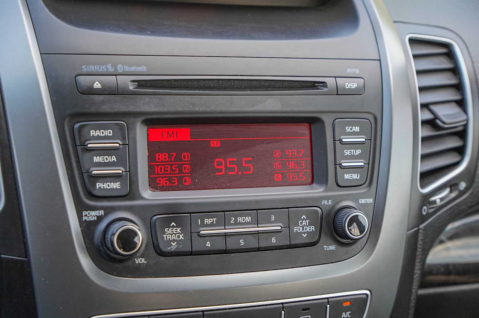 Thumbnail: 2014 Kia Sorento - 16