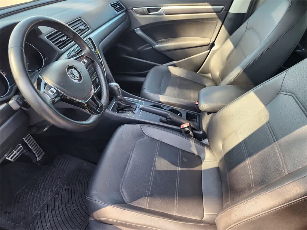 Thumbnail: 2016 Volkswagen Passat - 10