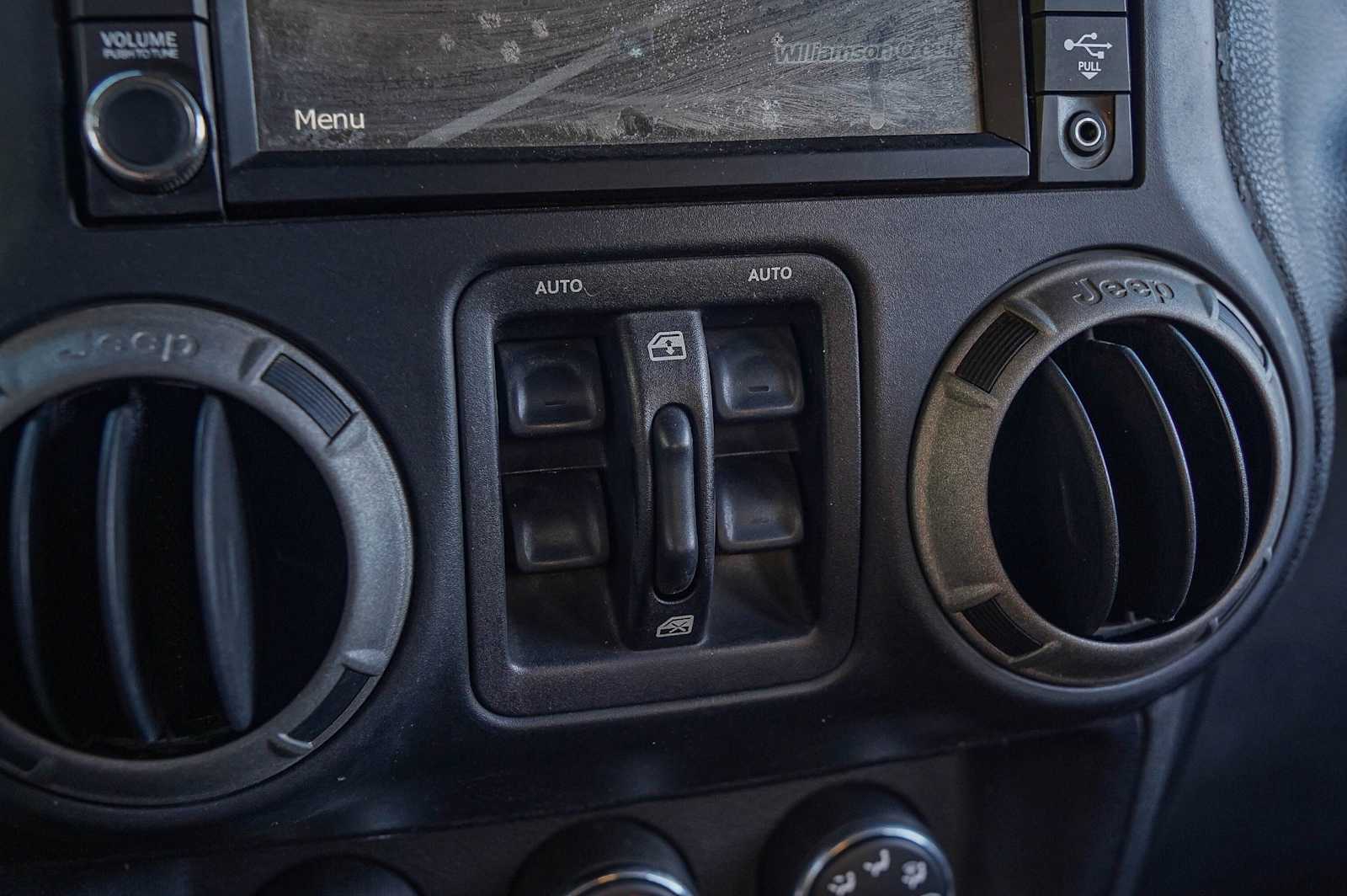 Thumbnail: 2014 Jeep Wrangler - 18