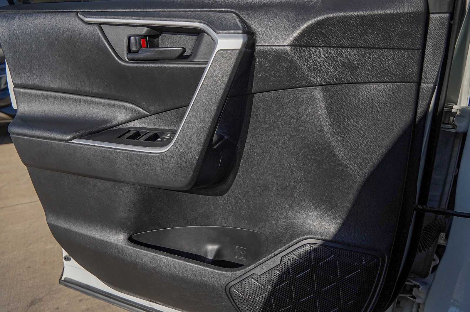 Thumbnail: 2021 Toyota RAV4 - 21