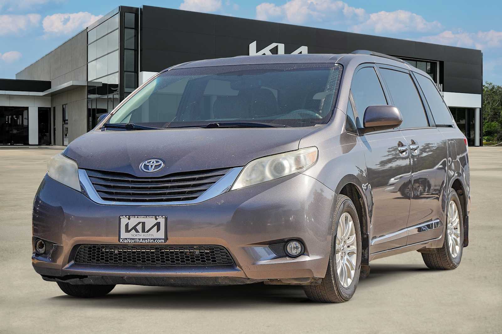 Thumbnail: 2013 Toyota Sienna - 10