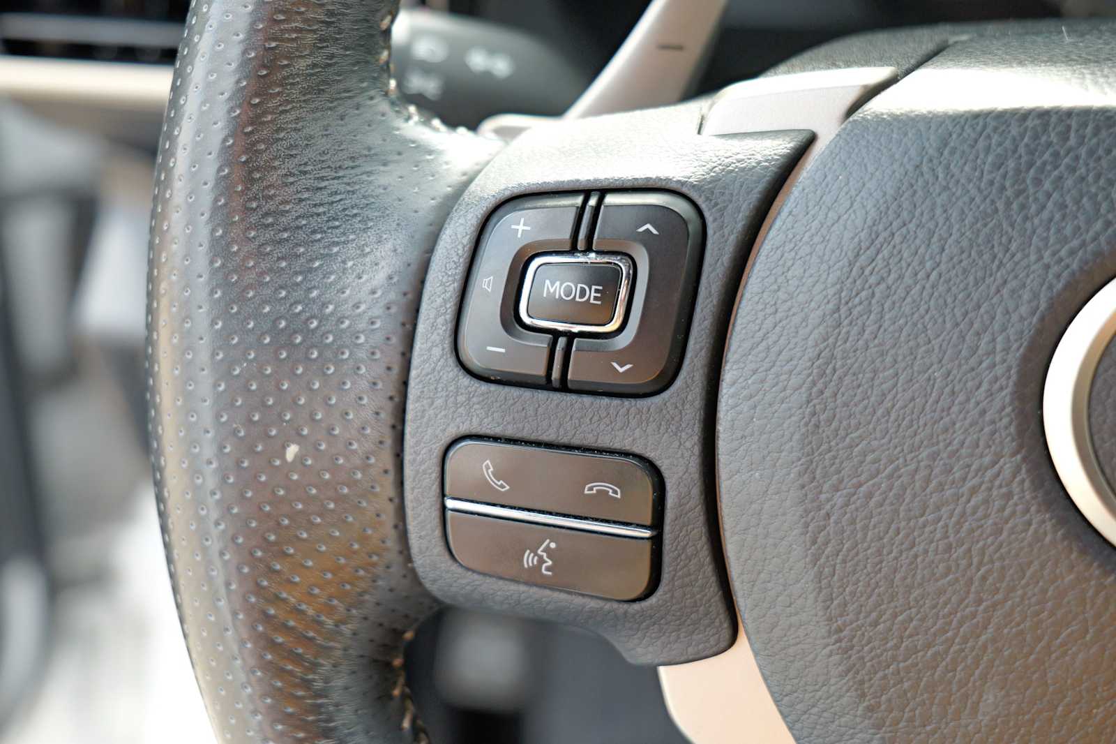 Thumbnail: 2020 Lexus IS - 13