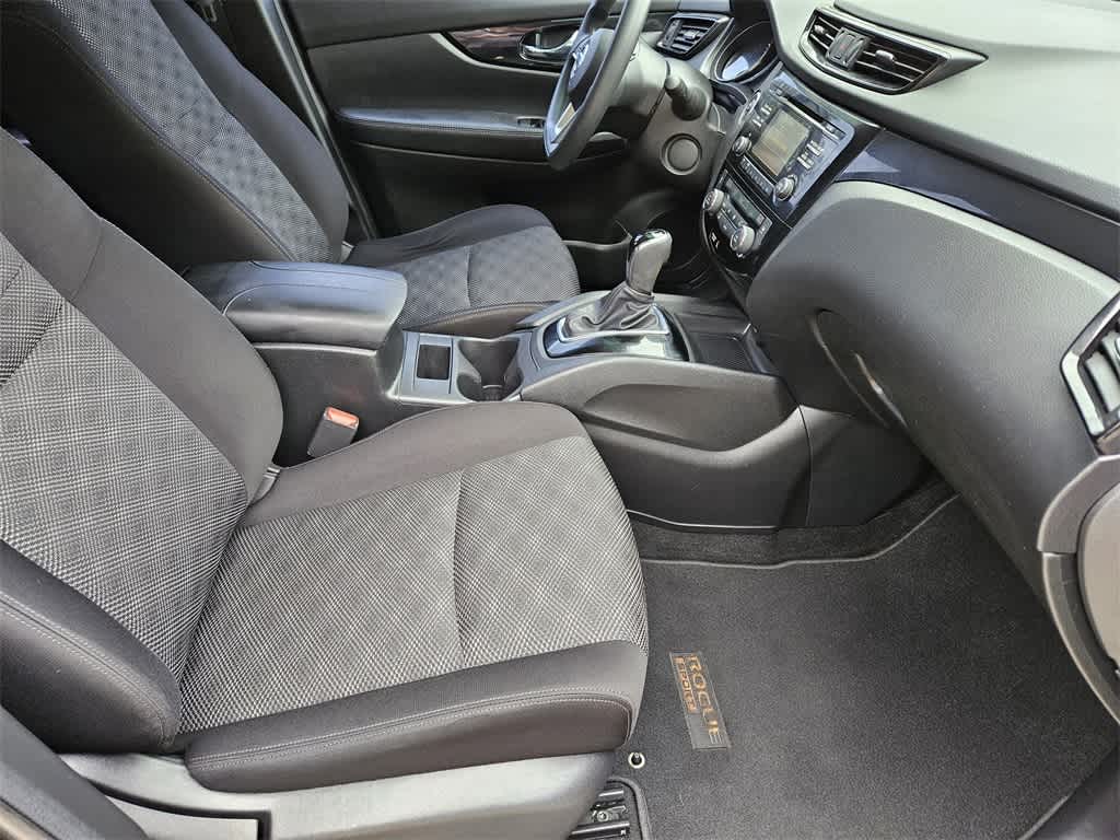 Thumbnail: 2017 Nissan Rogue Sport - 12