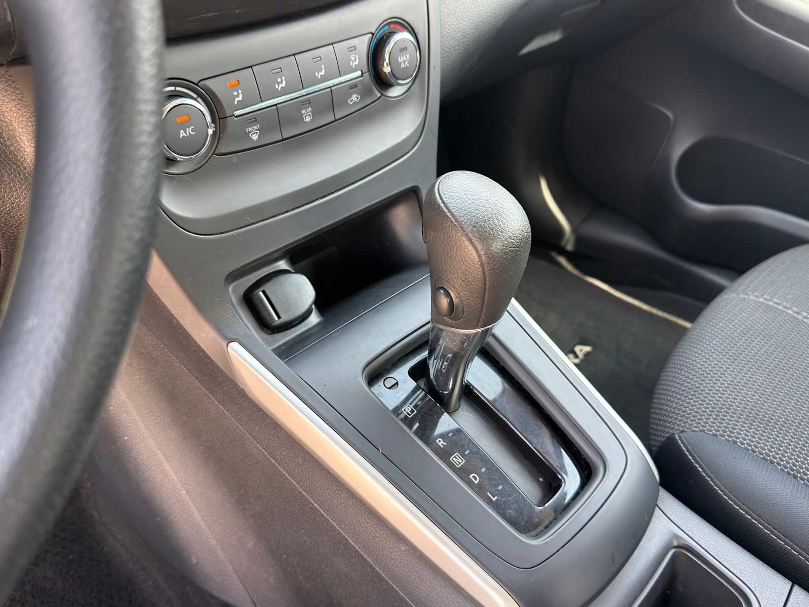 Thumbnail: 2017 Nissan Sentra - 10