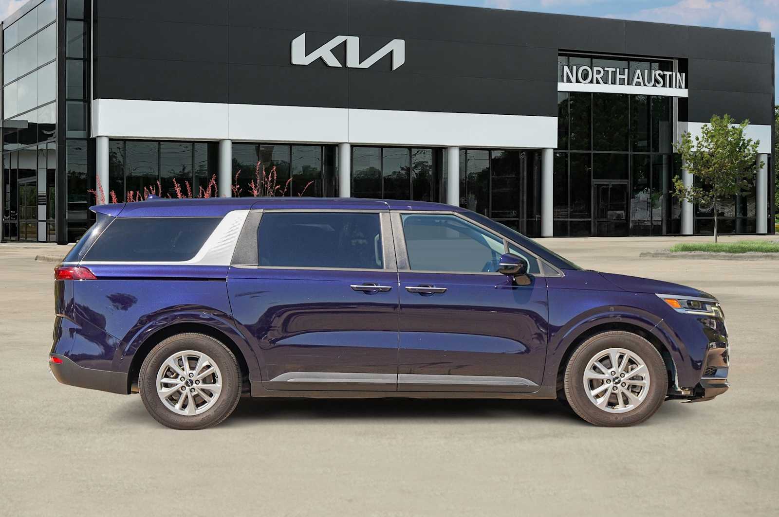 Thumbnail: 2022 Kia Carnival - 8