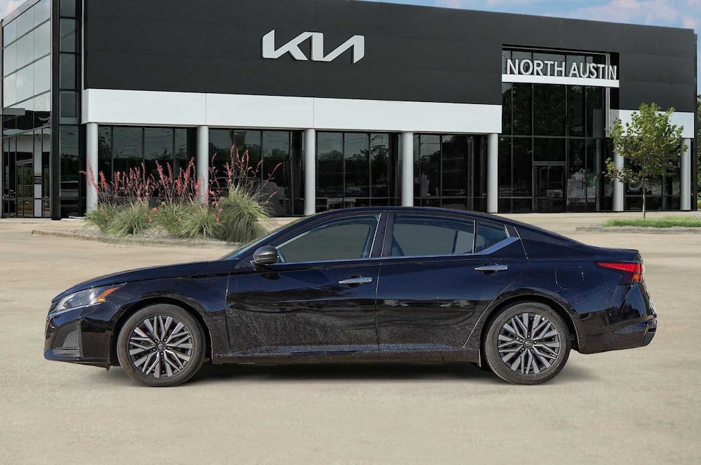 Used 2024 Nissan Altima 2.5 SV Sedan