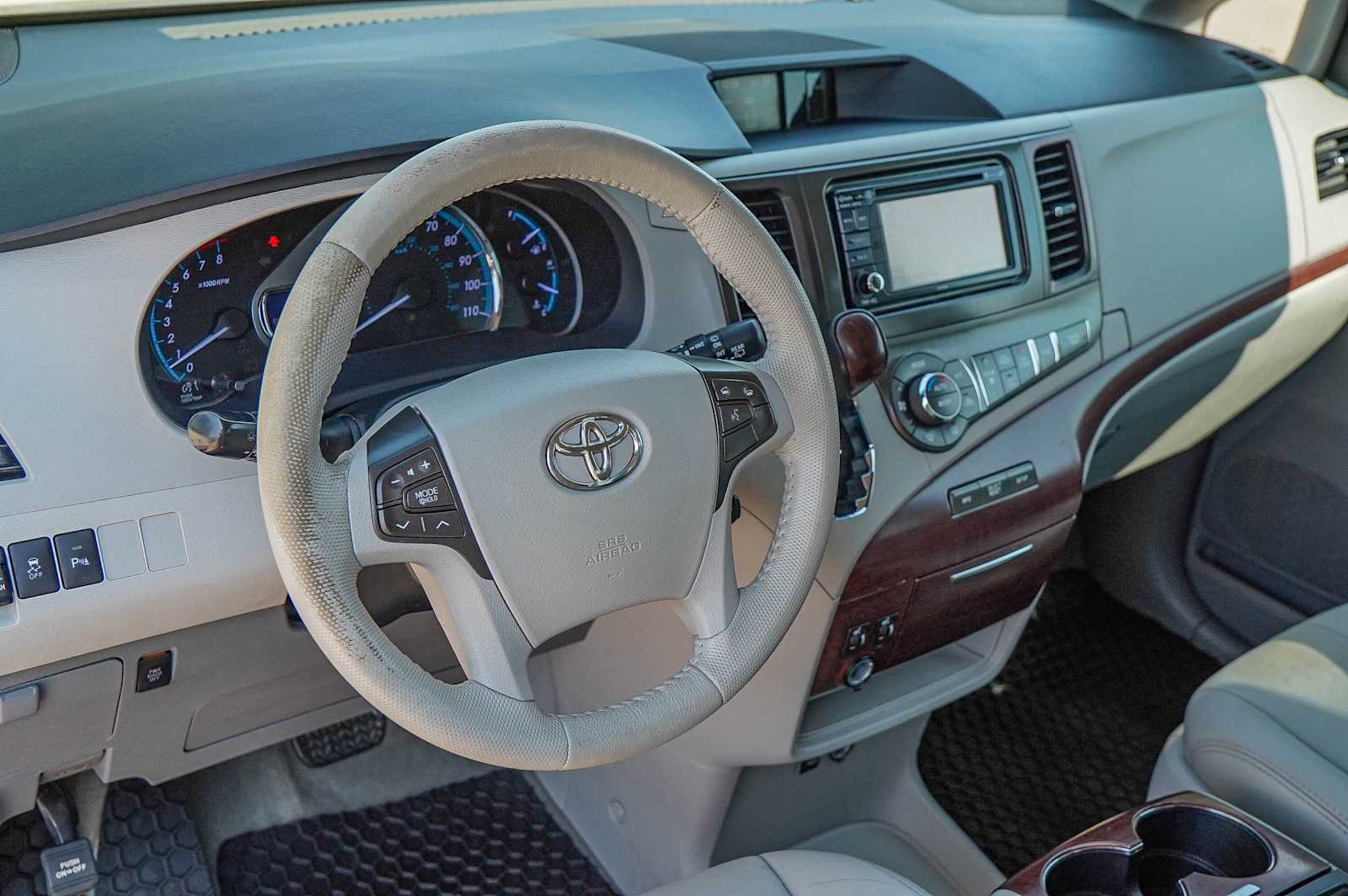 Thumbnail: 2013 Toyota Sienna - 2
