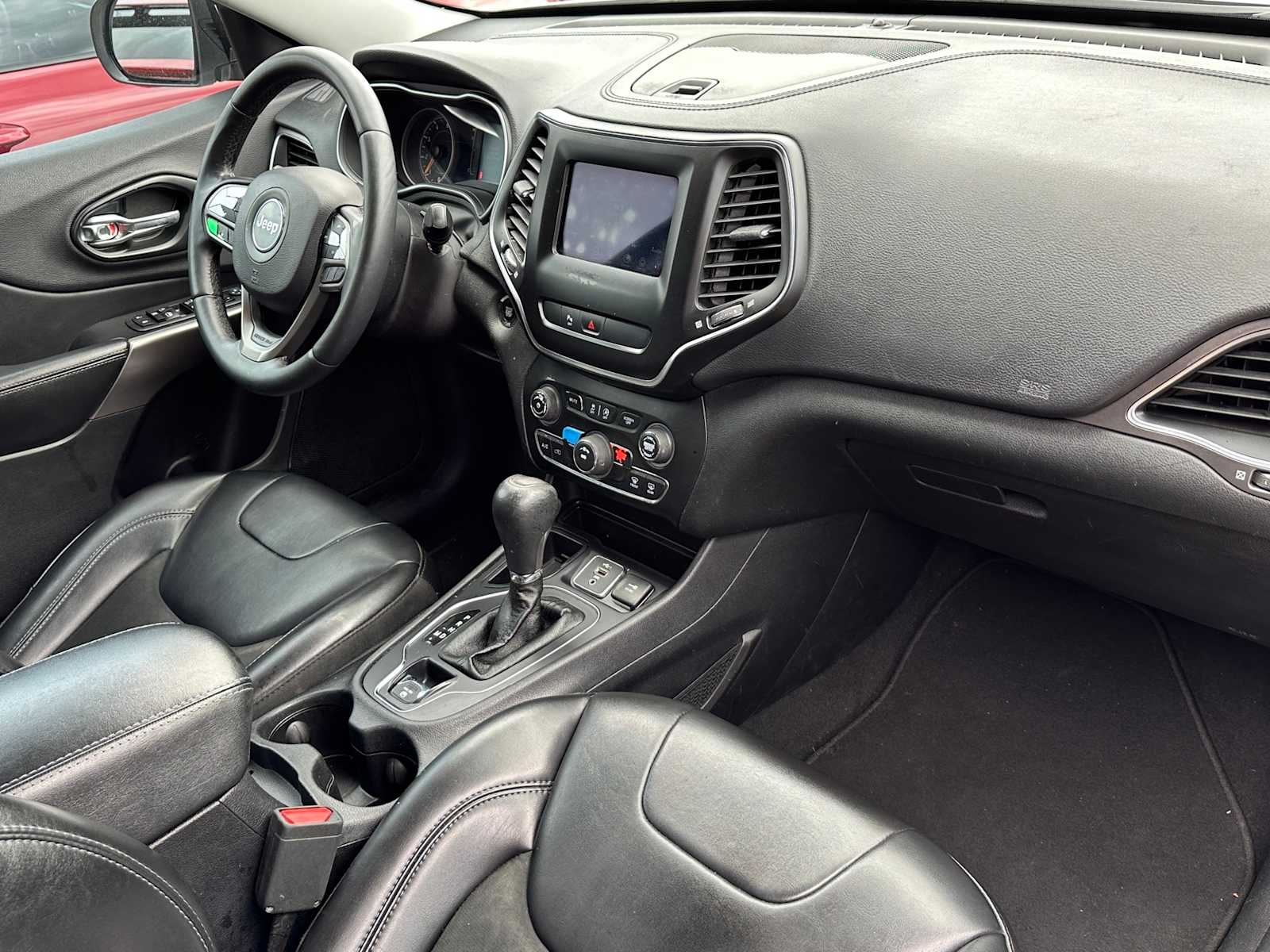 Thumbnail: 2019 Jeep Cherokee - 16