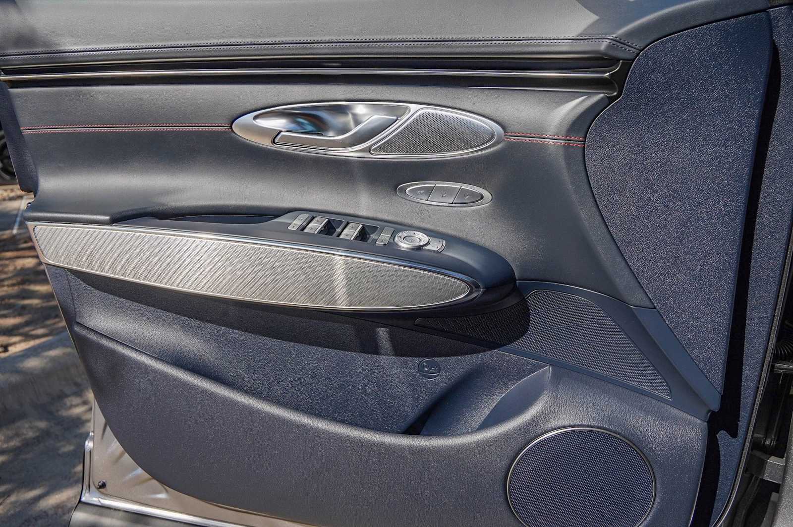 Thumbnail: 2023 Genesis GV70 - 25