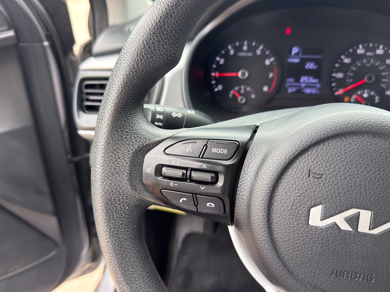 Thumbnail: 2023 Kia Rio - 18